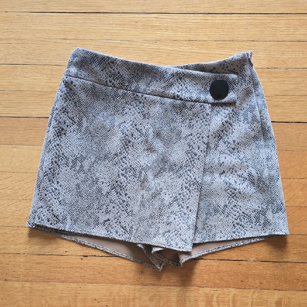 Zara, Tan Snakeskin Print Faux Suede, Faux Button Wrap, Skort, EUC, Women's S